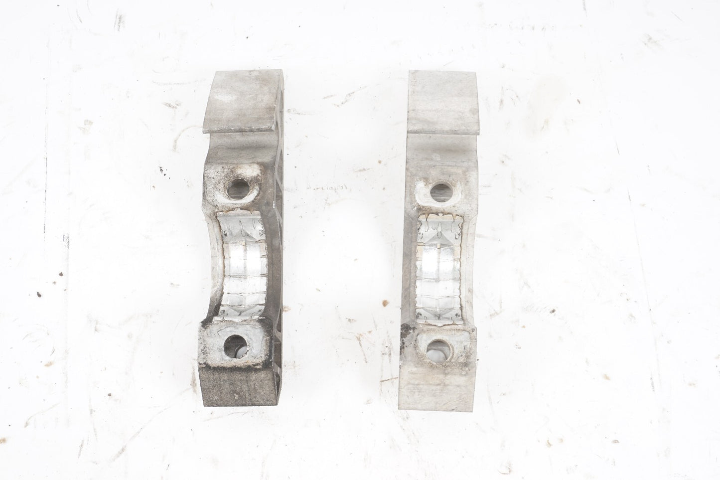 2011-2018 PORSCHE CAYENNE FRONT LEFT & RIGHT STABILIZER SWAY BAR BRACKET  OEM