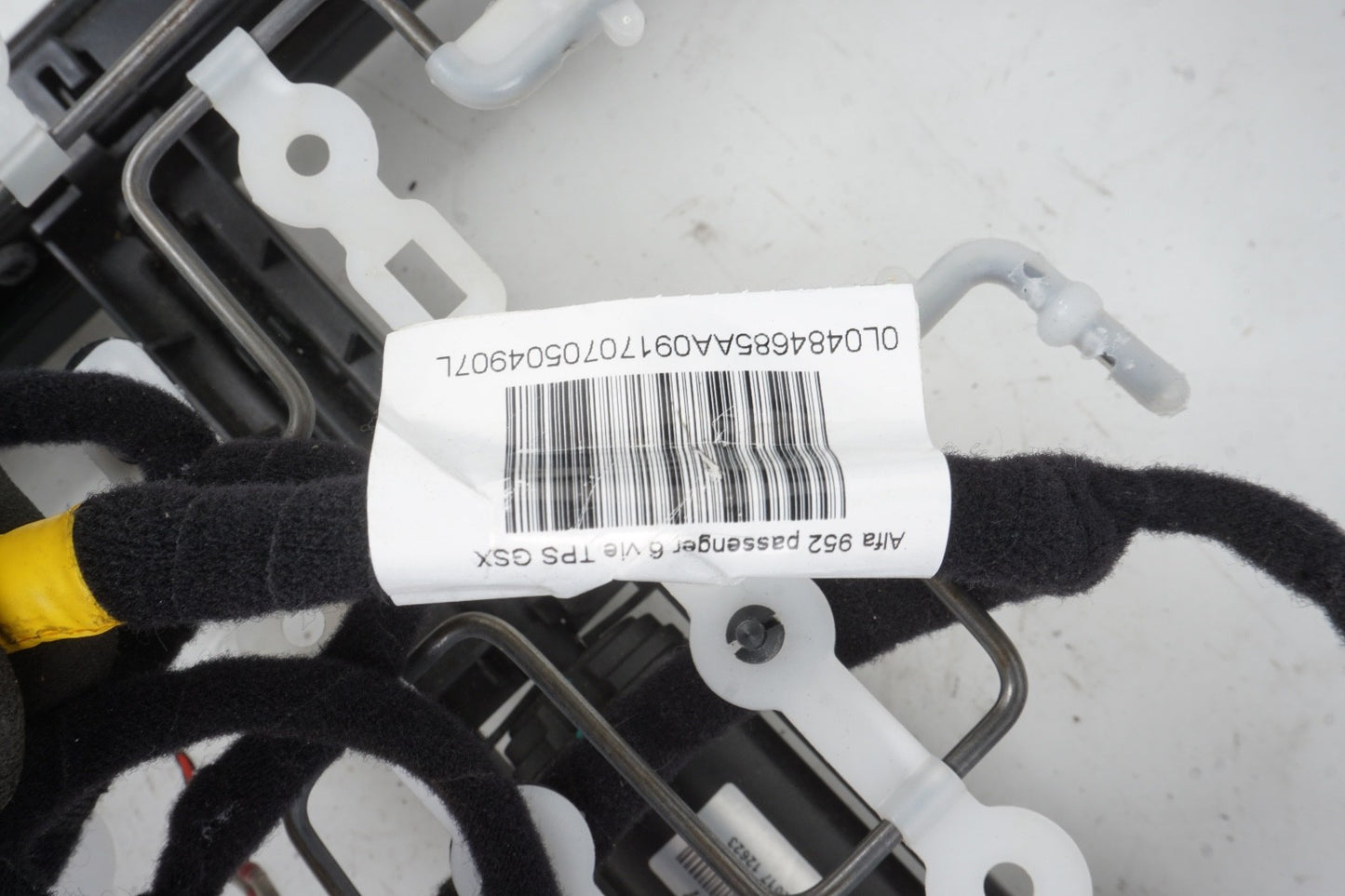 2018 - 2025 ALFA ROMEO STELVIO FRONT RIGHT LOWER SEAT TRACK FRAME OEM 52086443