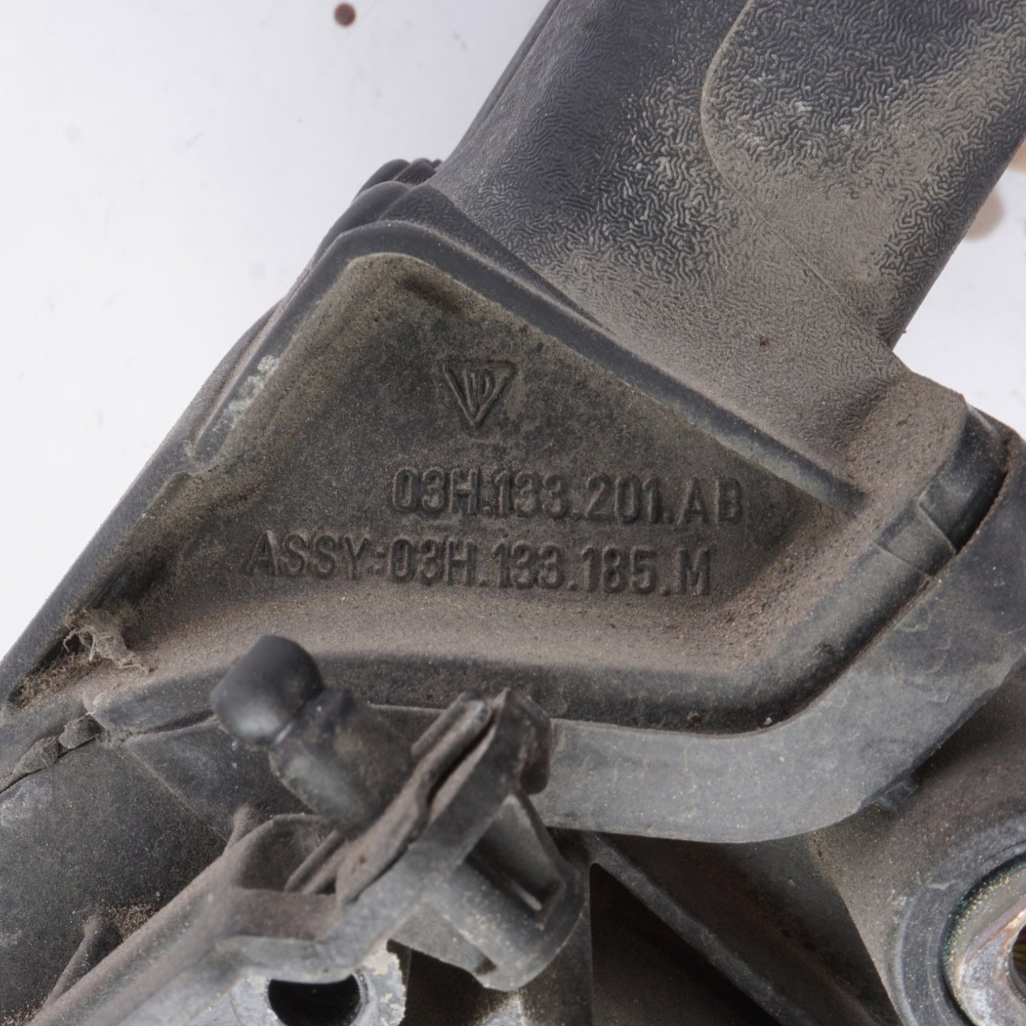 2011 - 2018 Porsche Cayenne 3.6 Upper Intake Manifold Plenum OEM