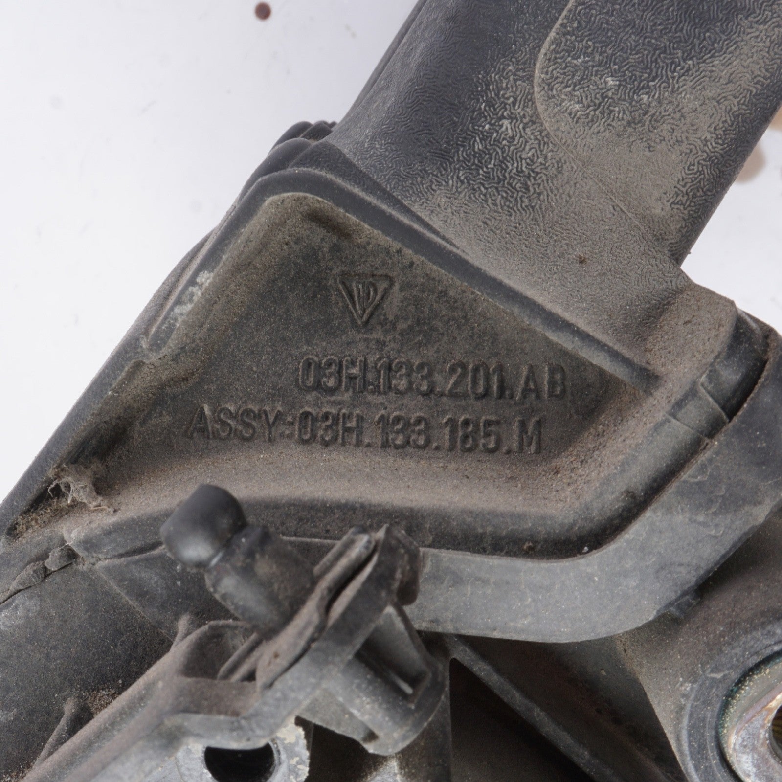 2011 - 2018 Porsche Cayenne 3.6 Upper Intake Manifold Plenum OEM