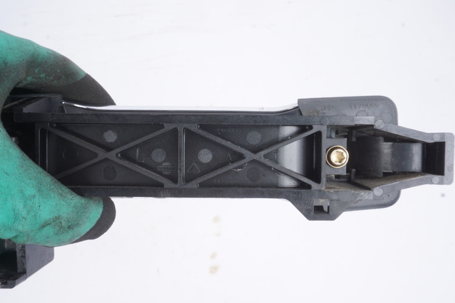 2017 - 2024 NISSAN TITAN FRONT LEFT DRIVER SIDE DOOR OUTSIDE EXTERIOR HANDLE OEM