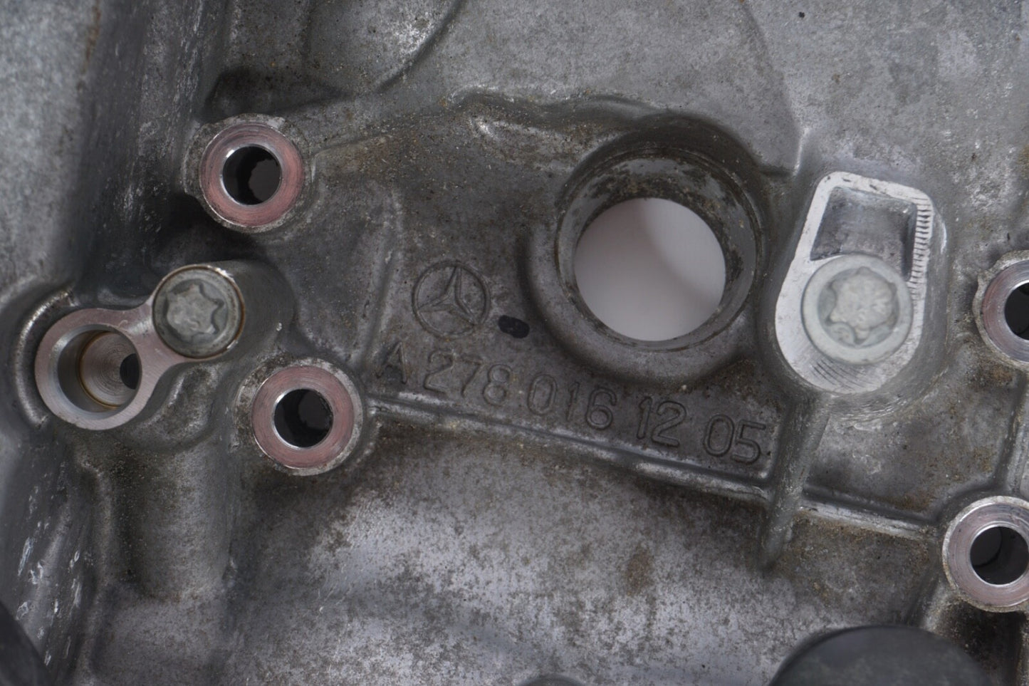 11-20 Mercedes S550 E550 CLS550 4.7L Right Side Engine Cylinder Head Valve Cover