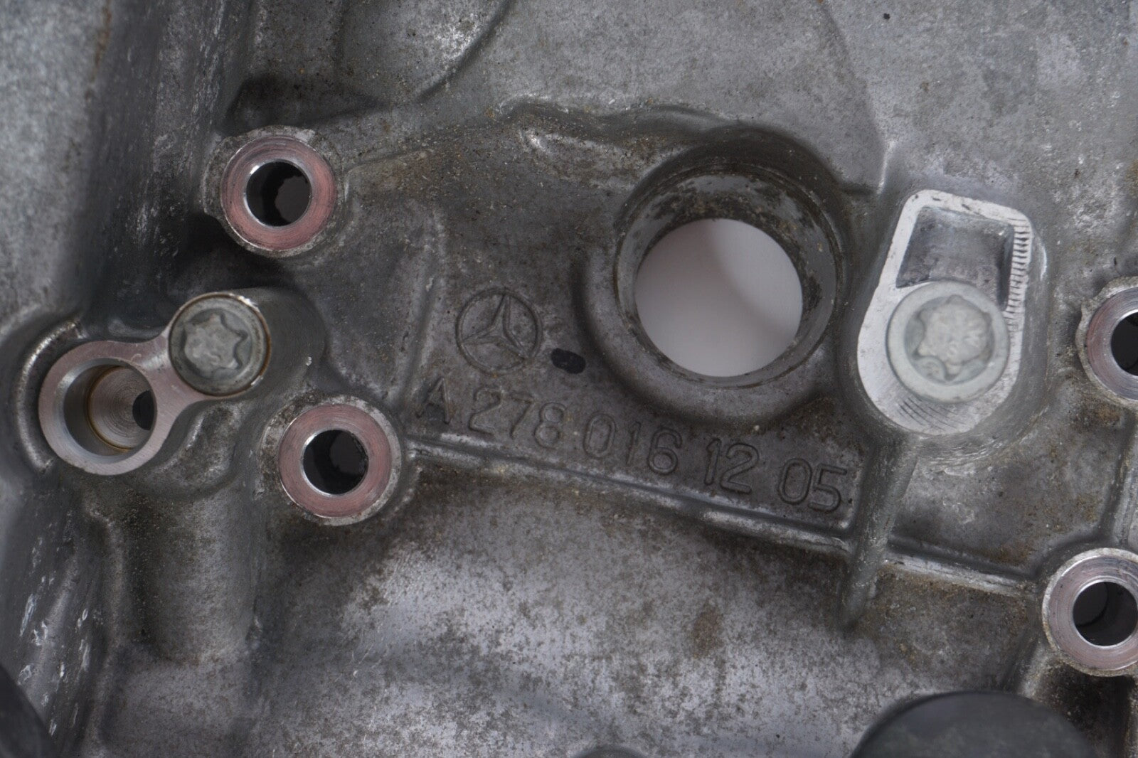 11-20 Mercedes S550 E550 CLS550 4.7L Right Side Engine Cylinder Head Valve Cover