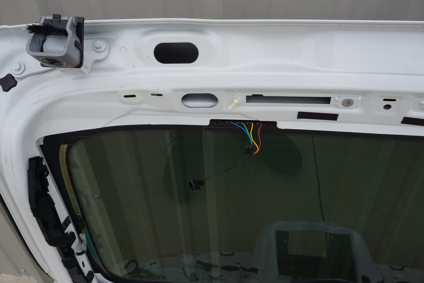 2011-2014 PORSCHE CAYENNE REAR TAILGATE LIFTGATE TRUNK LID W/ GLASS WHITE