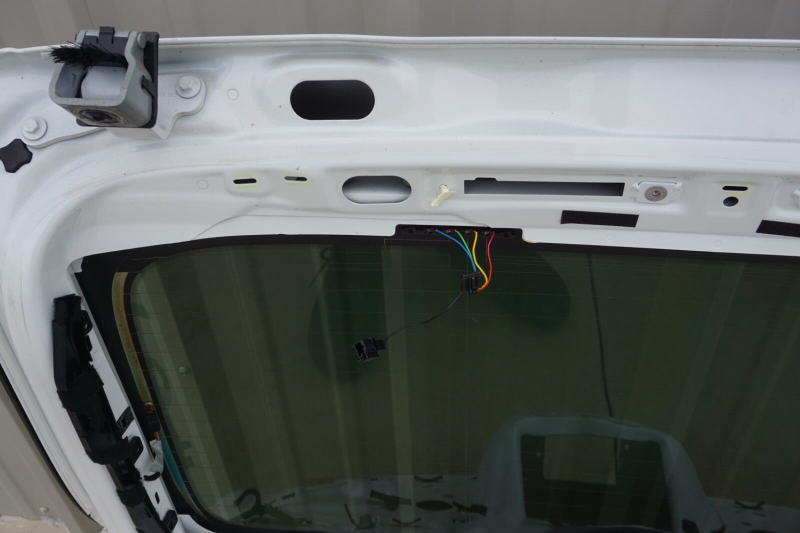 2011-2014 PORSCHE CAYENNE REAR TAILGATE LIFTGATE TRUNK LID W/ GLASS WHITE