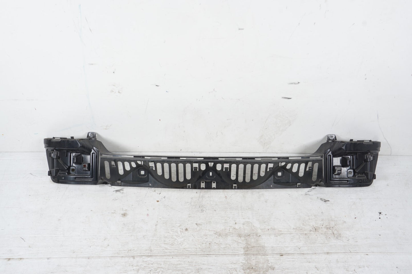13-18 BMW 650i 640i F06 Rear Bumper Cover Center Bracket Support  OEM