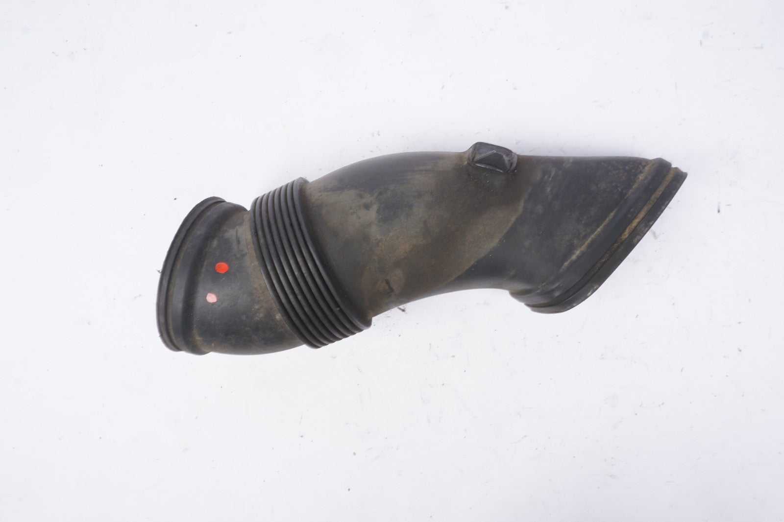 2011 2012 AUDI A8 4.2l Right Engine AIR Intake Duct Hose 4H0129510C  OEM