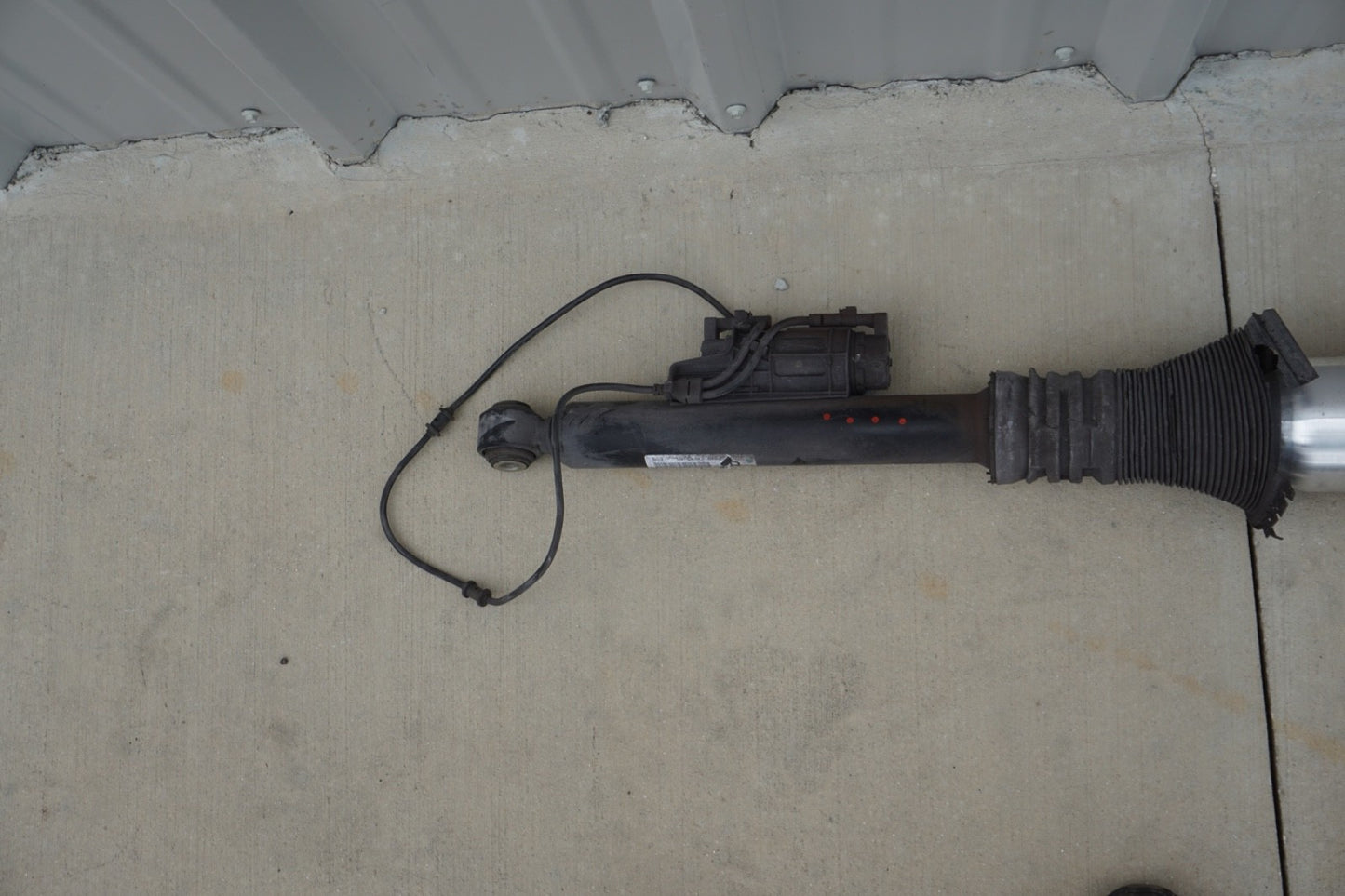 2014 - 2017 MERCEDES-BENZ S550 OEM REAR RIGHT AIR SUSPENSION SHOCK STRUT