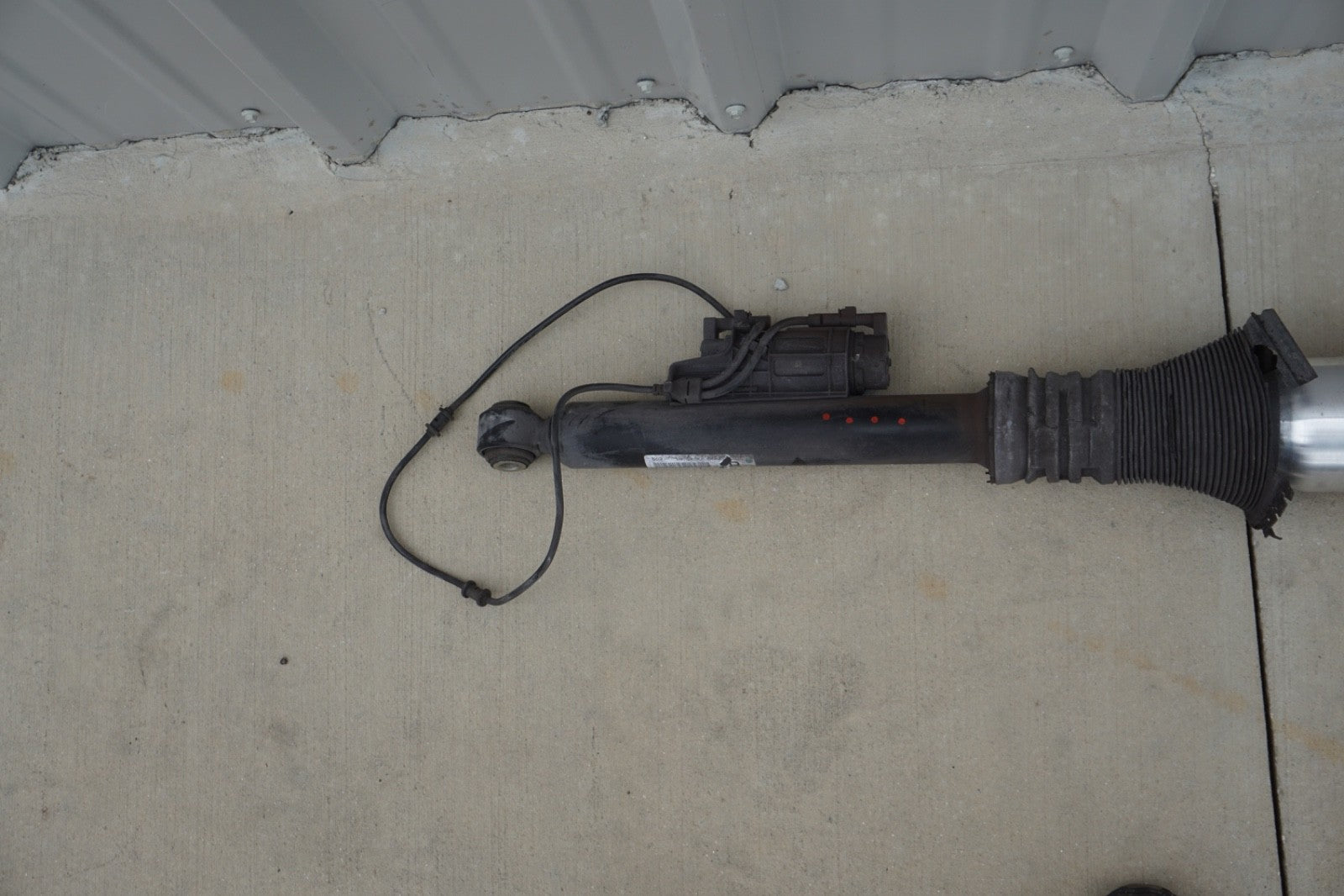 2014 - 2017 MERCEDES-BENZ S550 OEM REAR RIGHT AIR SUSPENSION SHOCK STRUT