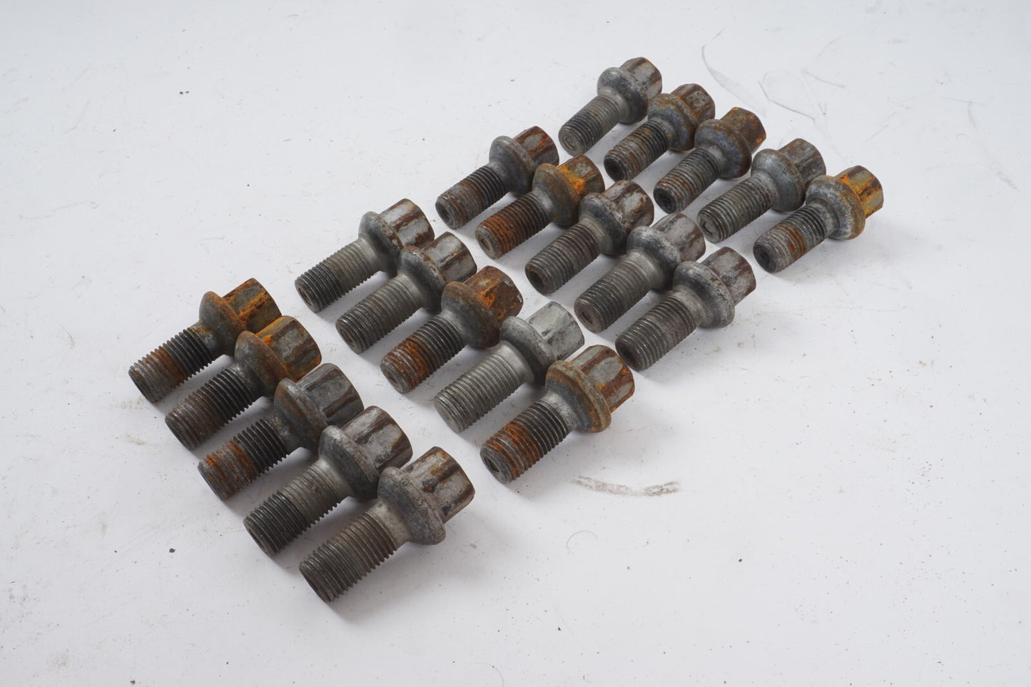 08-14 Mercedes W204 C300 C250 C350 WHEEL LUG NUT BOLTS SET OF 20 OEM