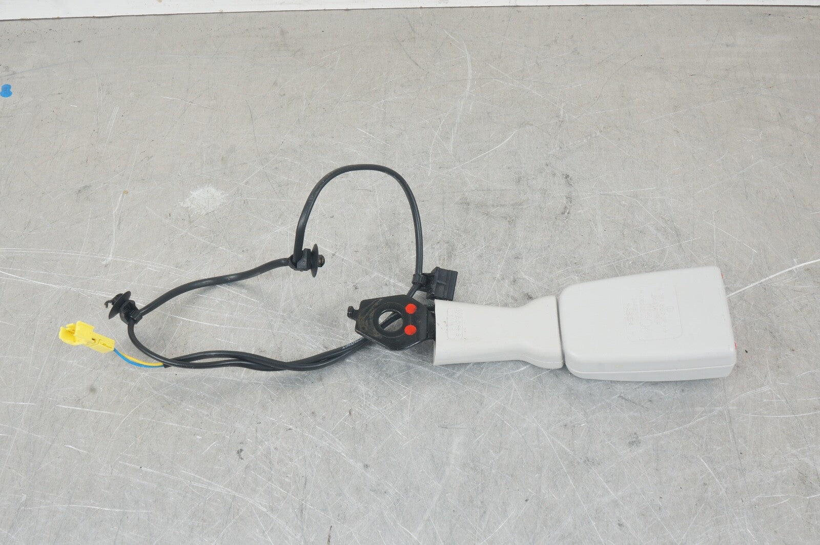 2013-2020 MERCEDES SL CLASS R231 - FRONT RIGHT SEAT BELT BUCKLE GRAY OEM