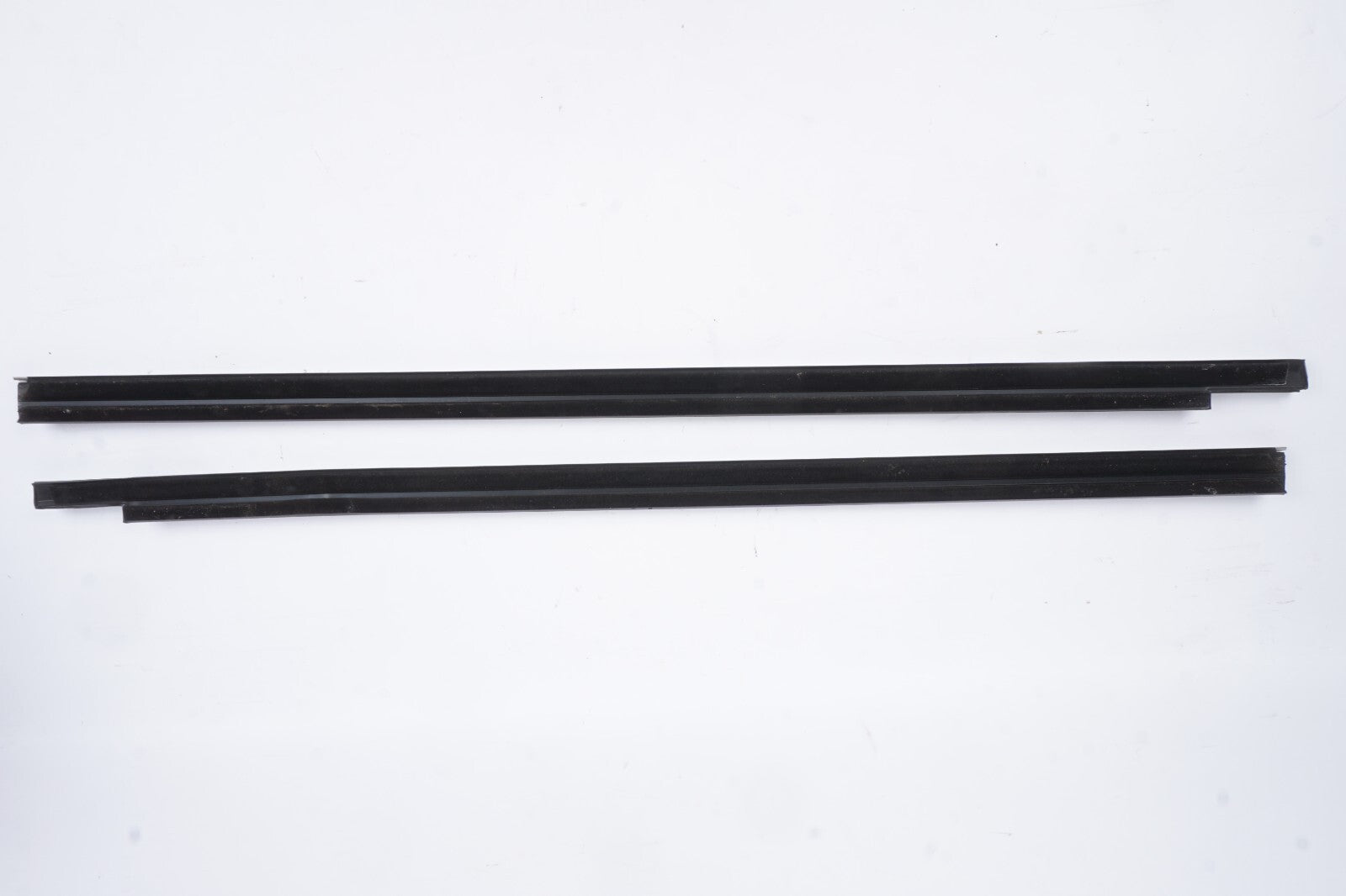21-23 BMW 430I M440I Convertible G23 Front Door Window Belt Molding LH&RH OEM