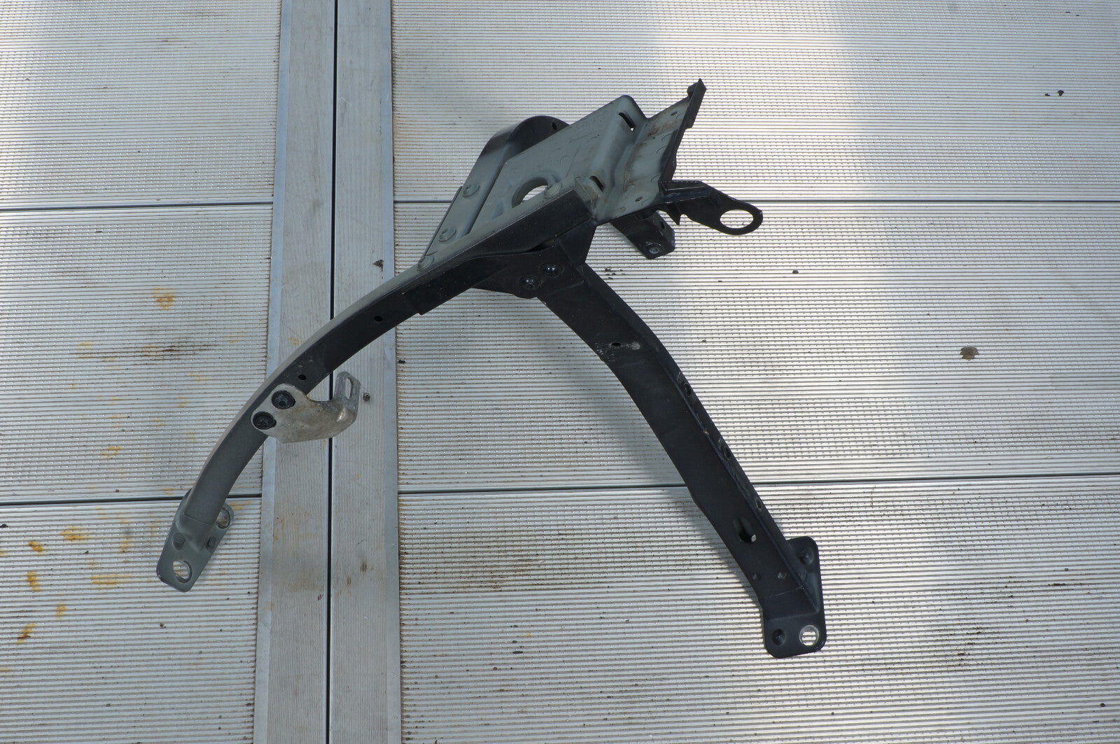 2007-2010 AUDI A8 S8 FRONT RIGHT HEADLIGHT CROSS SUPPORT BRACE 4E0821138F OEM