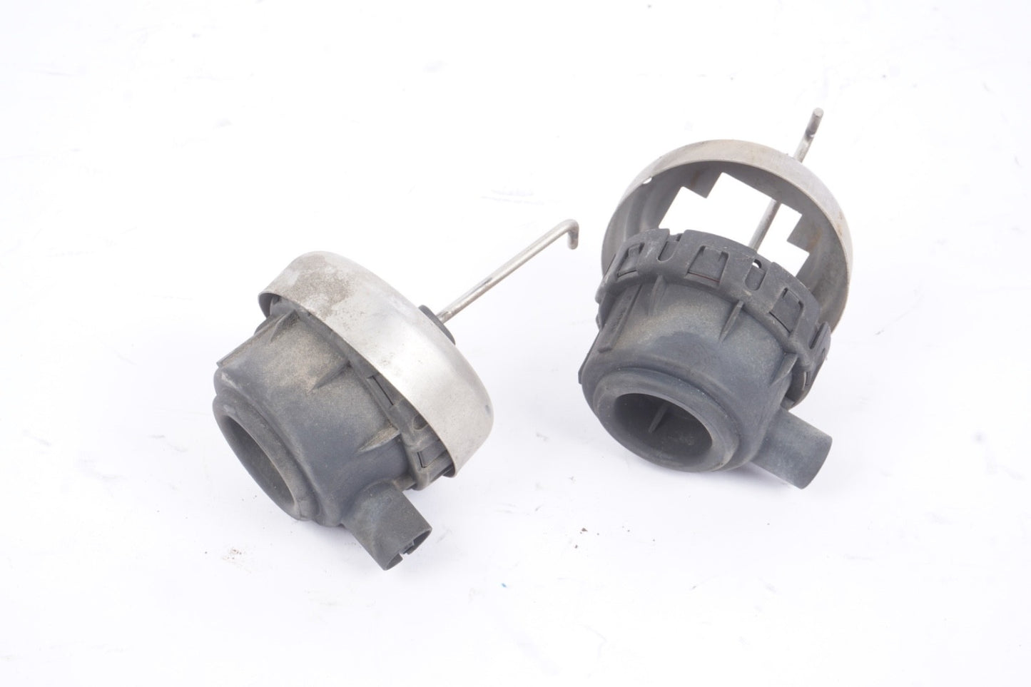 2010 - 2013 Mercedes W221 S550 EXHAUST PIPE VACUUM VALVE - PAIR