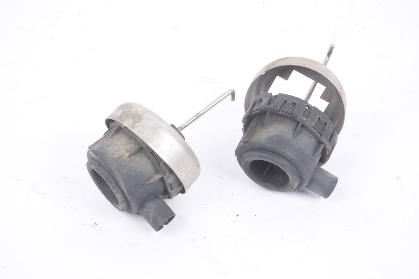 2010 - 2013 Mercedes W221 S550 EXHAUST PIPE VACUUM VALVE - PAIR