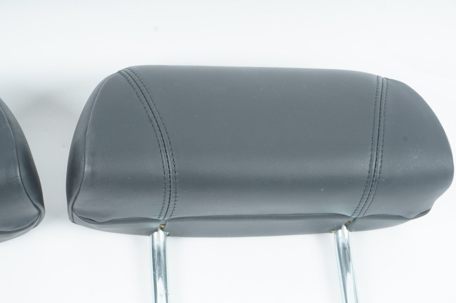 2012 - 2018 BMW 650i 640i REAR SEAT HEADREST LEFT & RIGHT OEM