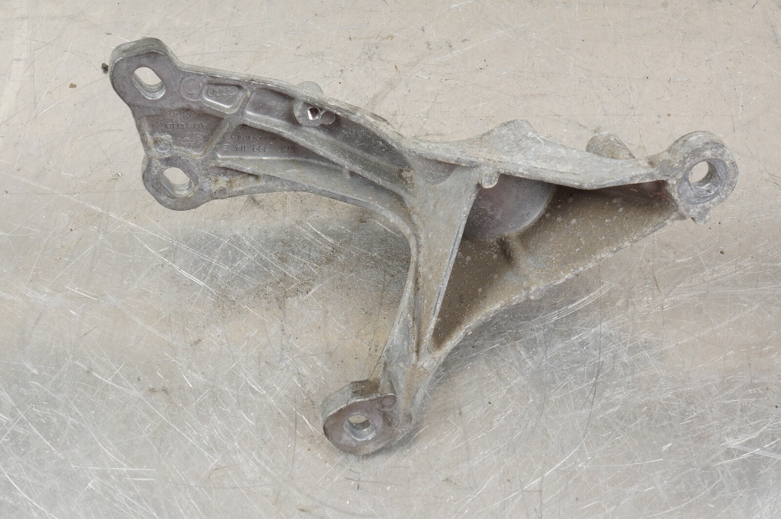 11-17 Audi D4 A8 A8L Right Transmission Mount Bracket 4H0399114E OEM