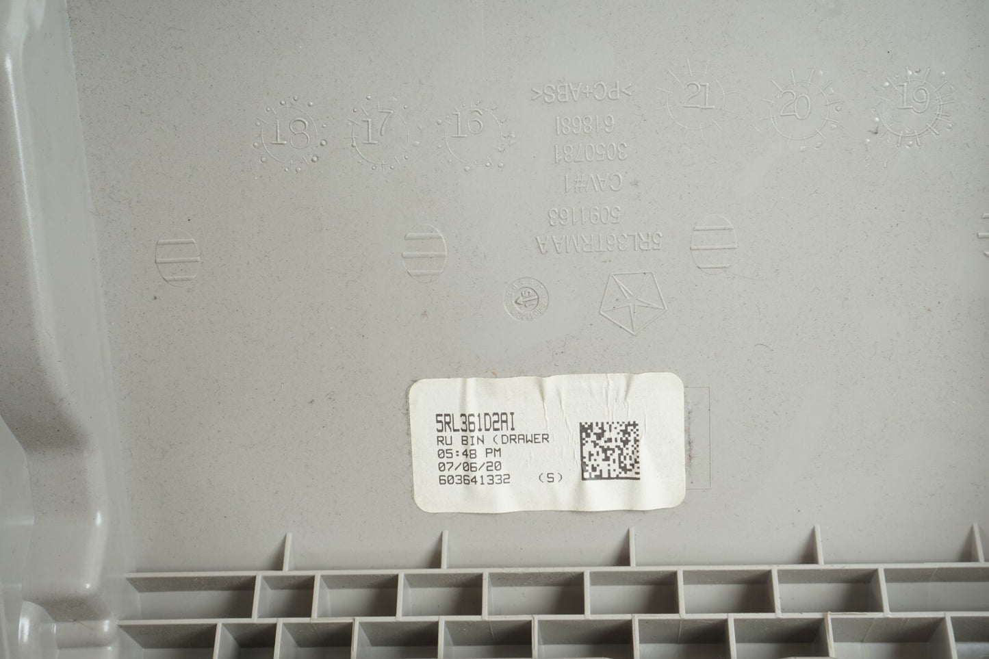 2017 - 2020 CHRYSLER PACIFICA DASH PANEL CENTER STORAGE BIN TRAY  OEM