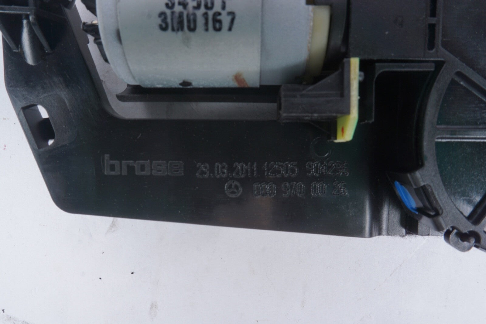 2007-2013 Mercedes Benz E350 Front Seat Power Head Rest Motor 0009700026 OEM