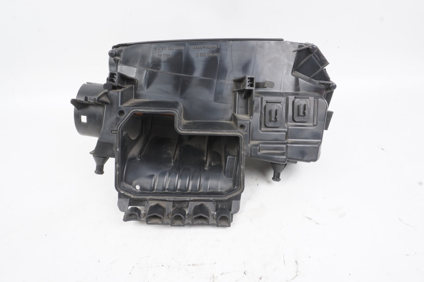 2012 - 2015 MERCEDES C250 Air Intake Cleaner Filter Housing Box OEM A2710901601