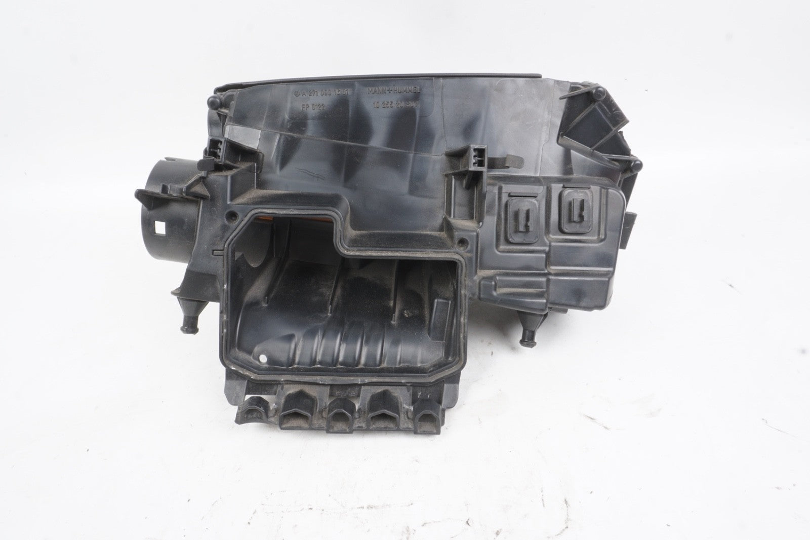 2012 - 2015 MERCEDES C250 Air Intake Cleaner Filter Housing Box OEM A2710901601