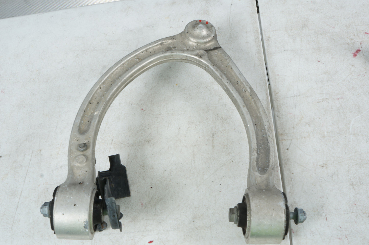 07-13 Mercedes W221 S550 CL600 FRONT RIGHT PASSENGER SIDE UPPER CONTROL ARM OEM