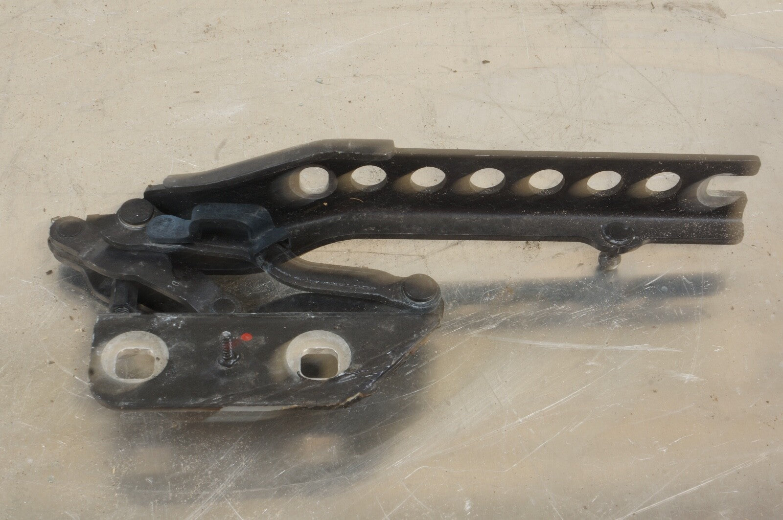 2004 2005 2006 2007 2008 2009 2010 AUDI A8 D3 - LEFT HOOD HINGE 4E0823301E