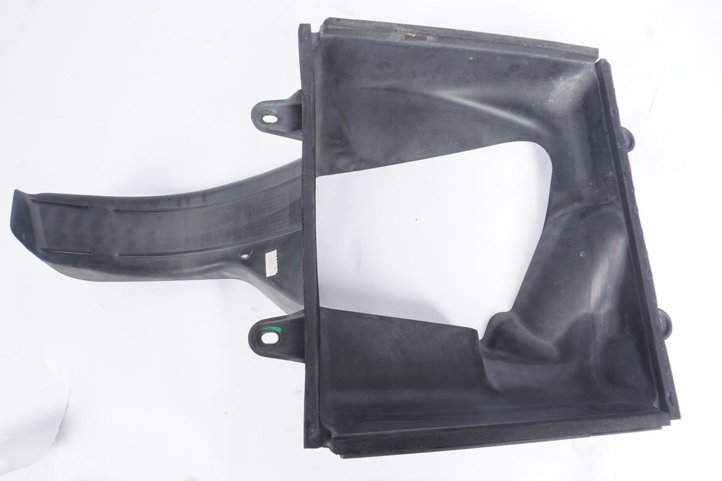 2014-2019 Maserati Ghibli Front Left Side Intercooler Duct Shroud 670004140  OEM