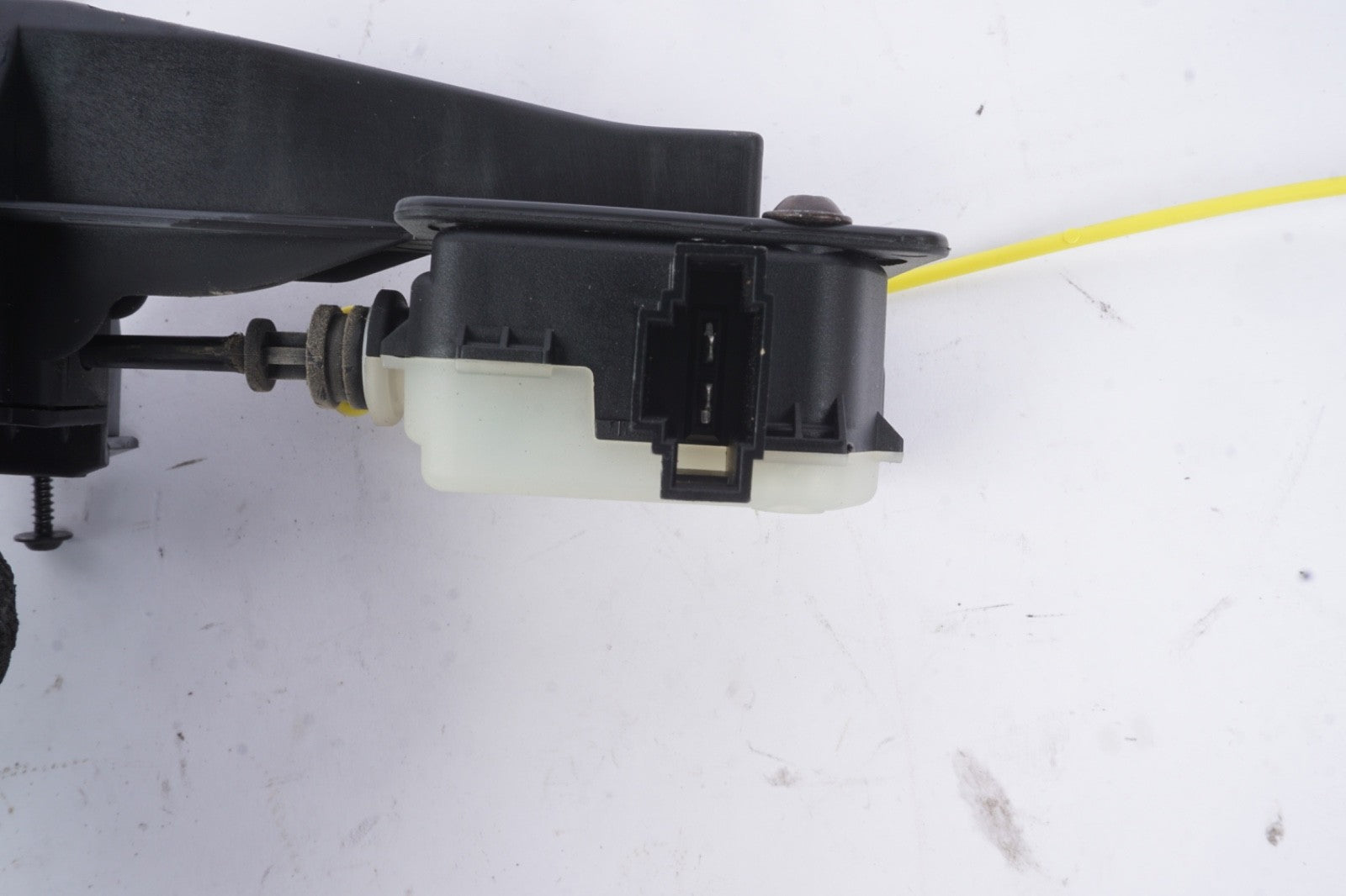 06-11 MERCEDES W164 ML320 Fuel Tank Filler Door Lid Cap DIESEL 1646300767 OEM