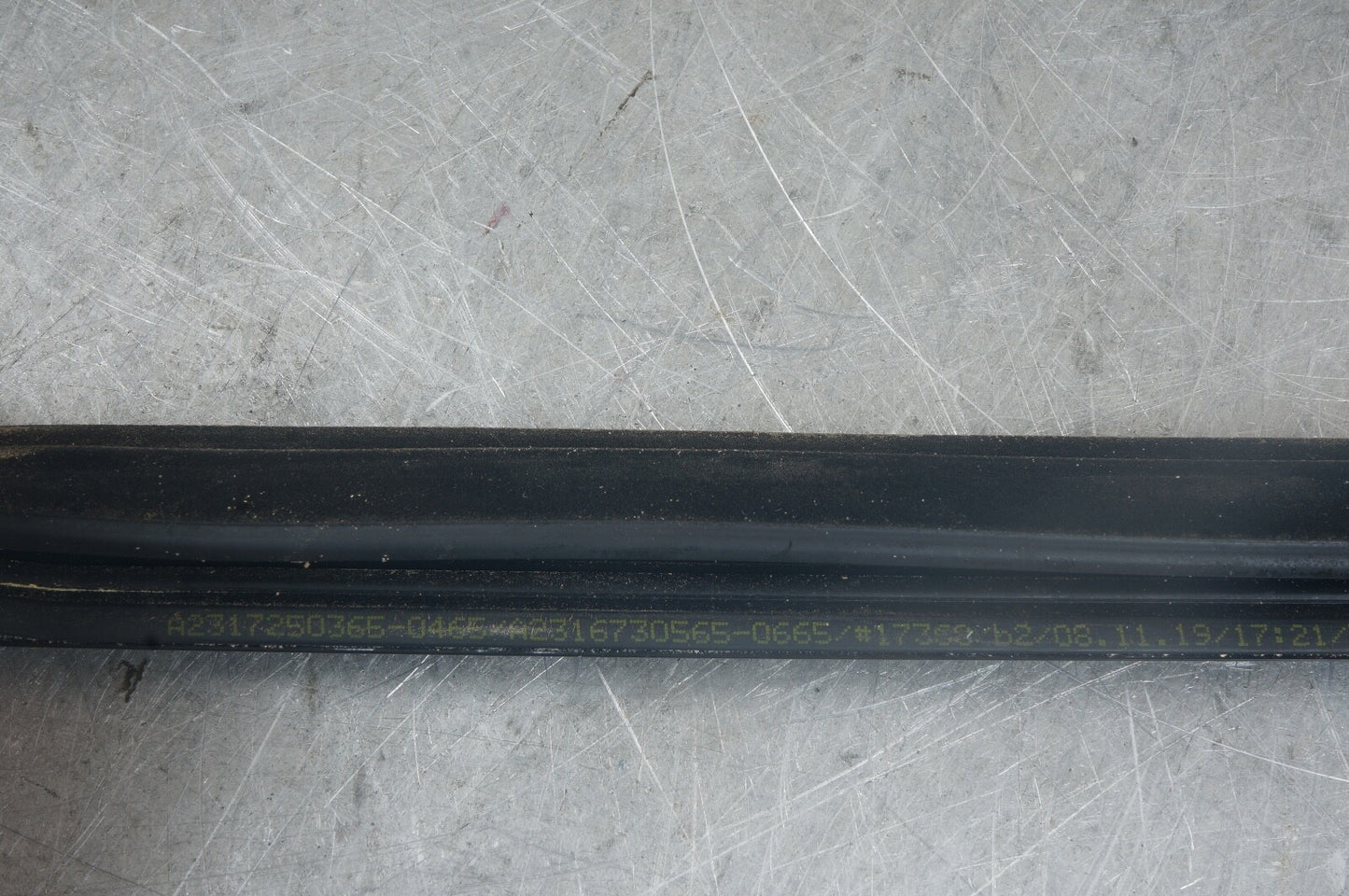 2013-2020 MERCEDES SL550 SL450 REAR RIGHT QUARTER WINDOW GLASS BELT MOLDING