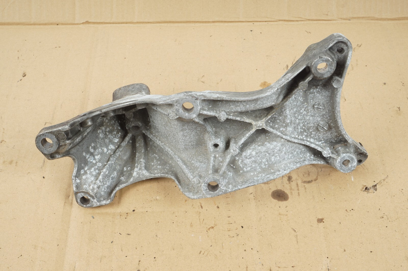 2012 - 2015 AUDI A7 3.0L ENGINE MOTOR LEFT MOUNT BRACKET SUPPORT 4G0199307H OEM