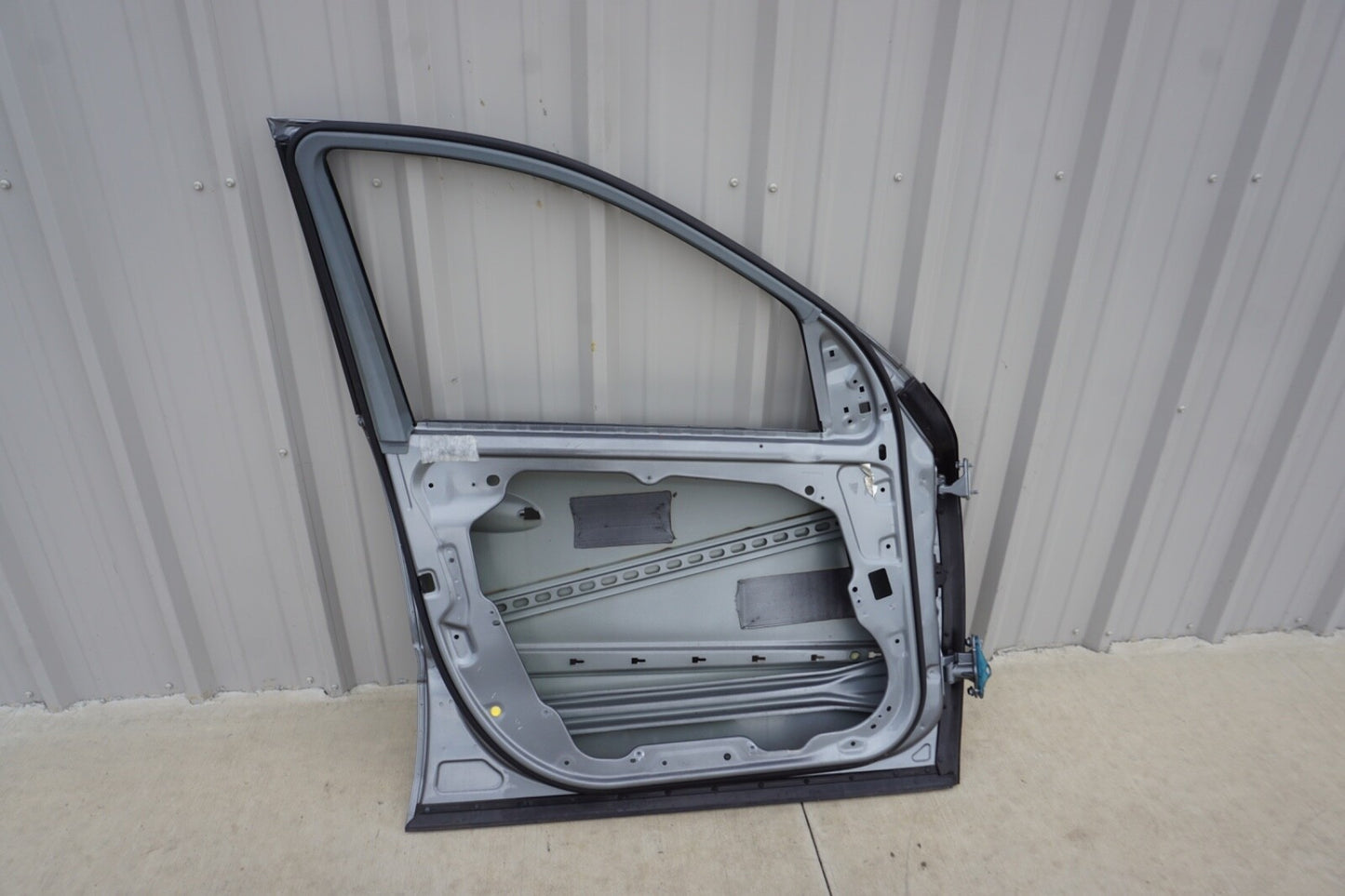 06 - 11 Mercedes W164 ML63 ML350 ML500 FRONT LEFT DRIVER SIDE DOOR SHELL OEM