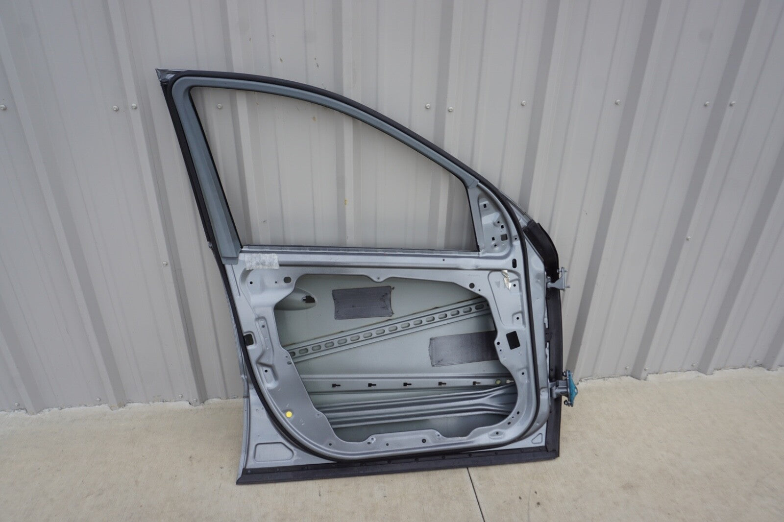 06 - 11 Mercedes W164 ML63 ML350 ML500 FRONT LEFT DRIVER SIDE DOOR SHELL OEM