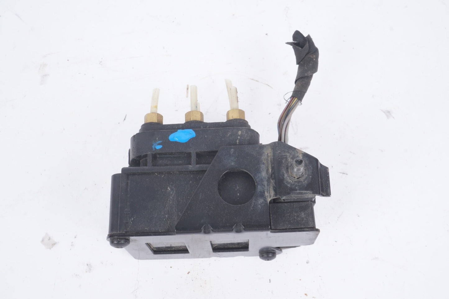 07-13 Mercedes S550 W221 RWD AIR SUSPENSION VALVE BLOCK 2513200058  OEM