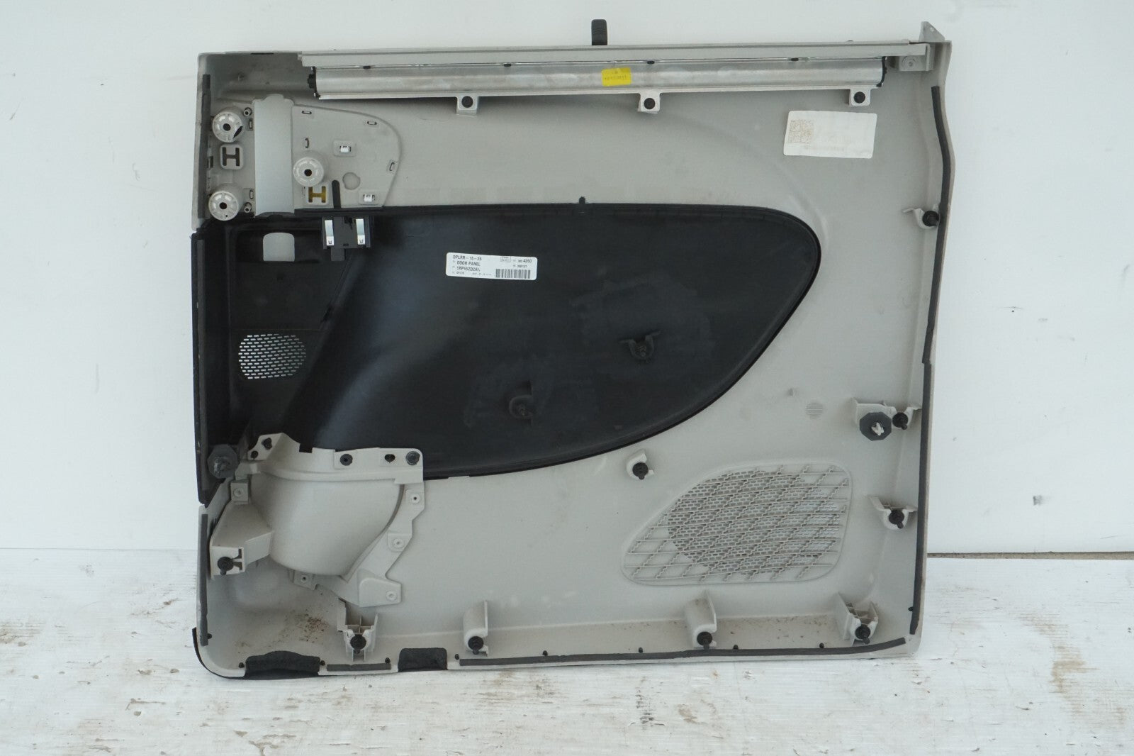 17-20 CHRYSLER PACIFICA REAR LEFT DRIVER SIDE DOOR PANEL TRIM OEM