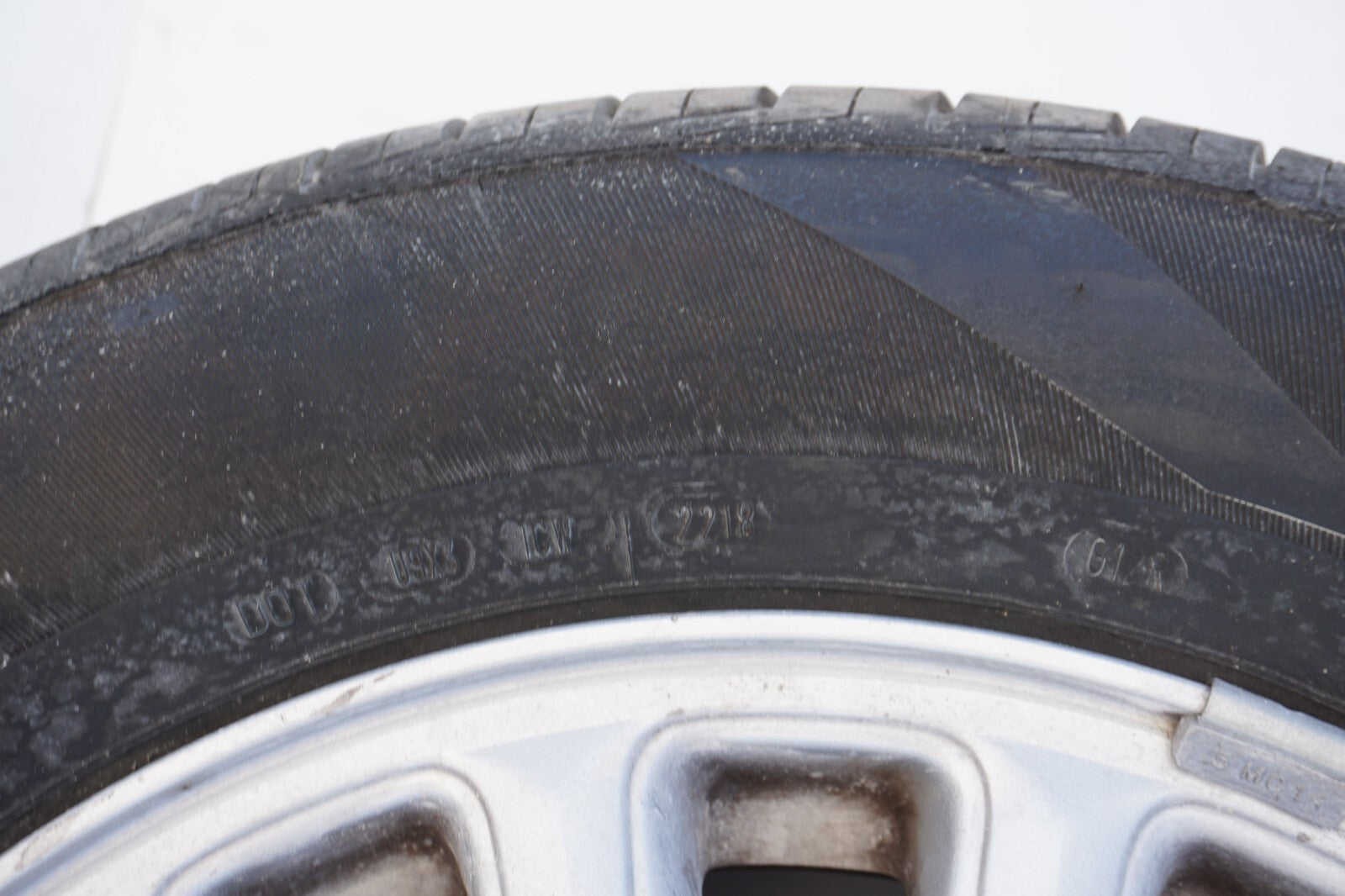 1987 - 1993 Cadillac Allante ALLOY WHEEL RIM & TIRE 225/60R16 OEM