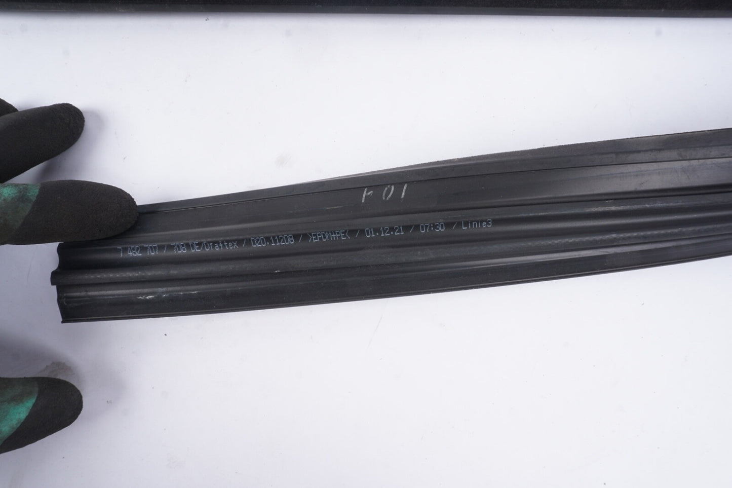 2021 - 2025 BMW 430i M440 M4 COUPE CONVERTIBLE RIGHT DOOR SEAL GASKET