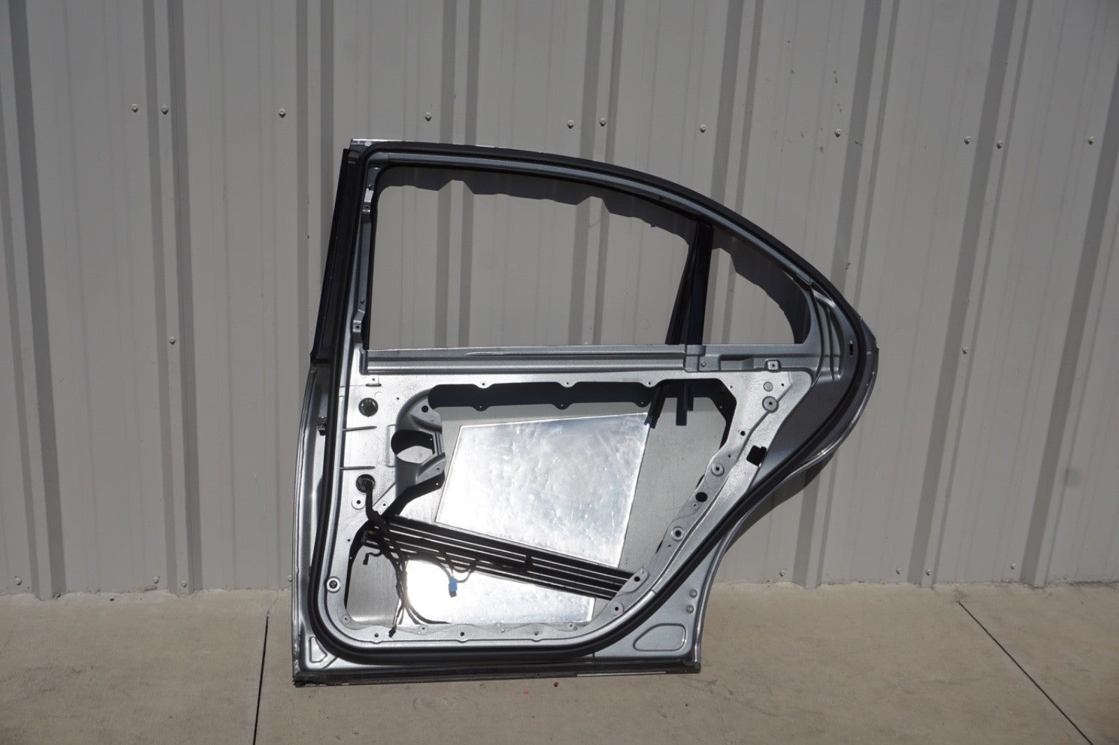 07 - 13 MERCEDES-BENZ S550 W221 REAR RIGHT PASSENGER SIDE DOOR SHELL OEM