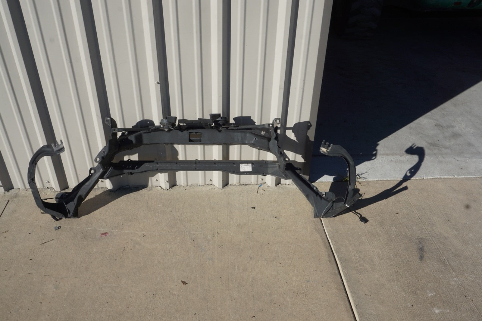 03-08 Mercedes R230 SL500 SL55 Upper Radiator Support Core Headlight Bracket Oem