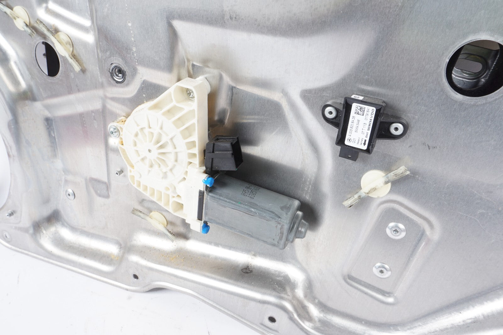 07-13 Mercedes W221 S550 Front Right Passenger Window Regulator & Motor OEM
