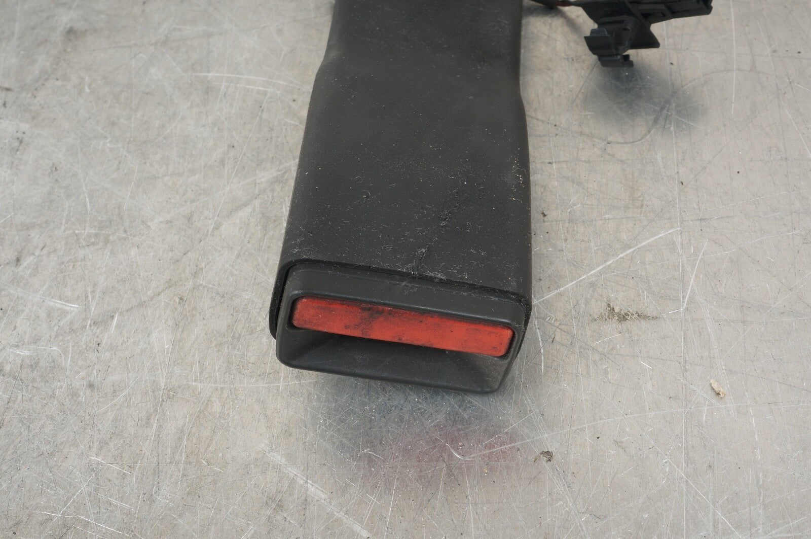 2020-2022 CADILLAC CT4 FRONT RIGHT SEAT BELT BUCKLE BLACK 84690861 OEM