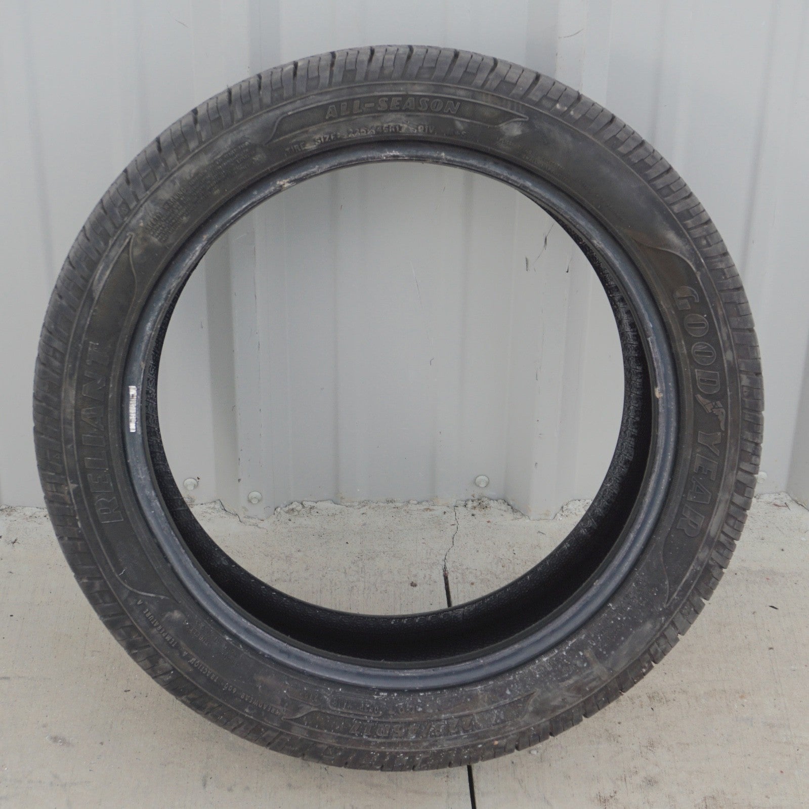 One Used Tire 225/45R17 Goodyear Reliant All-season - 91V - 8/32