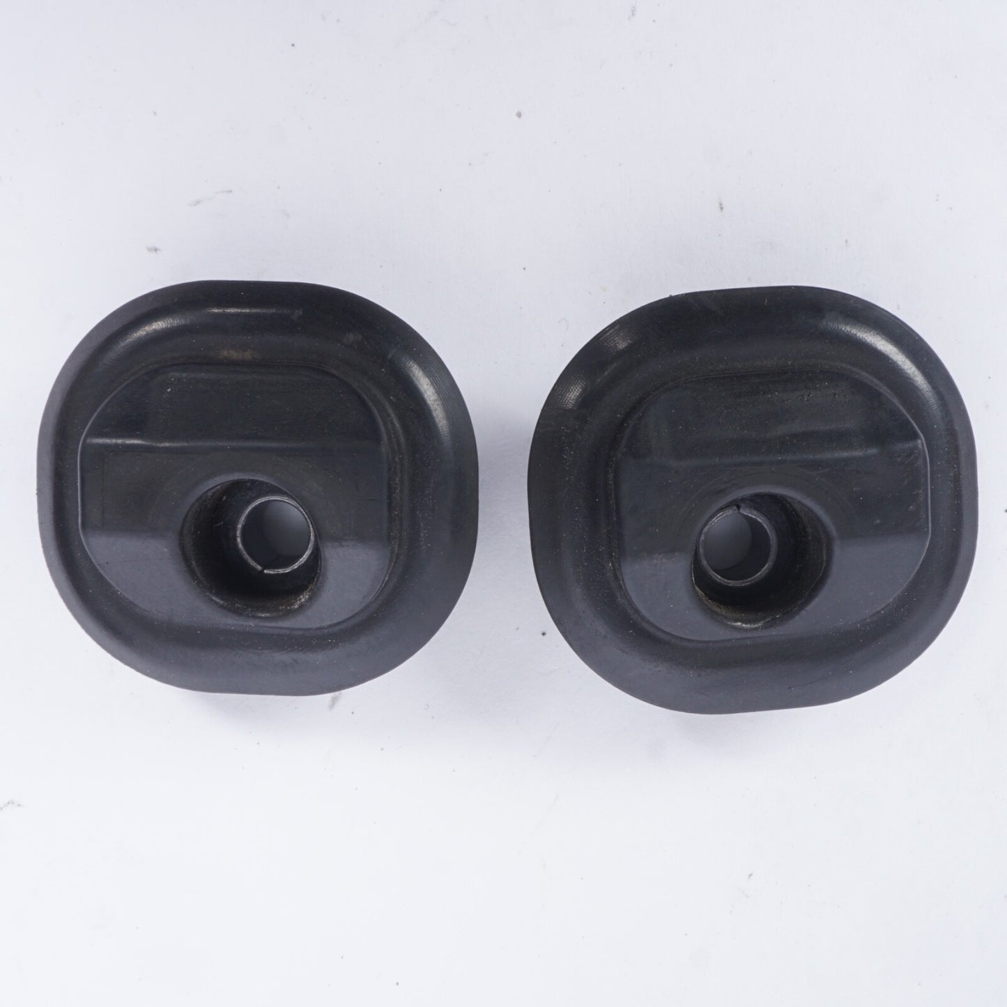 2011-2018 PORSCHE CAYENNE - REAR BUMPER BRACKET HOLDER TAIL GATE STOPPER