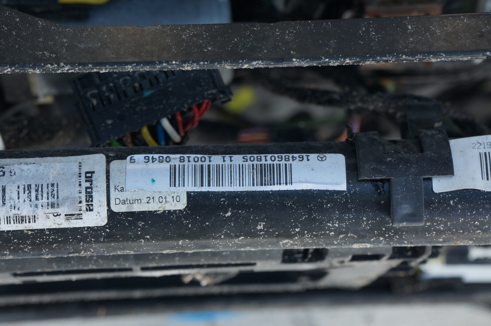07-13 MERCEDES W221 S550 S600 S65 RIGHT LOWER SEAT RAIL TRACK FRAME