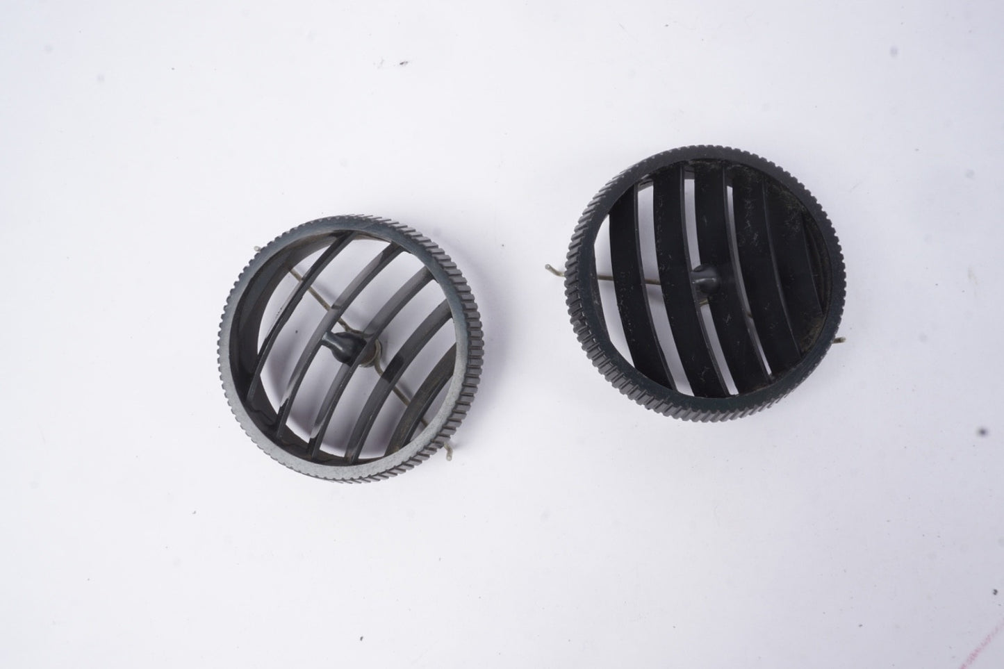 Clearance Kysor 3-1/8 in. Round Louver with 3 in. Mounting Diameter – 3299017