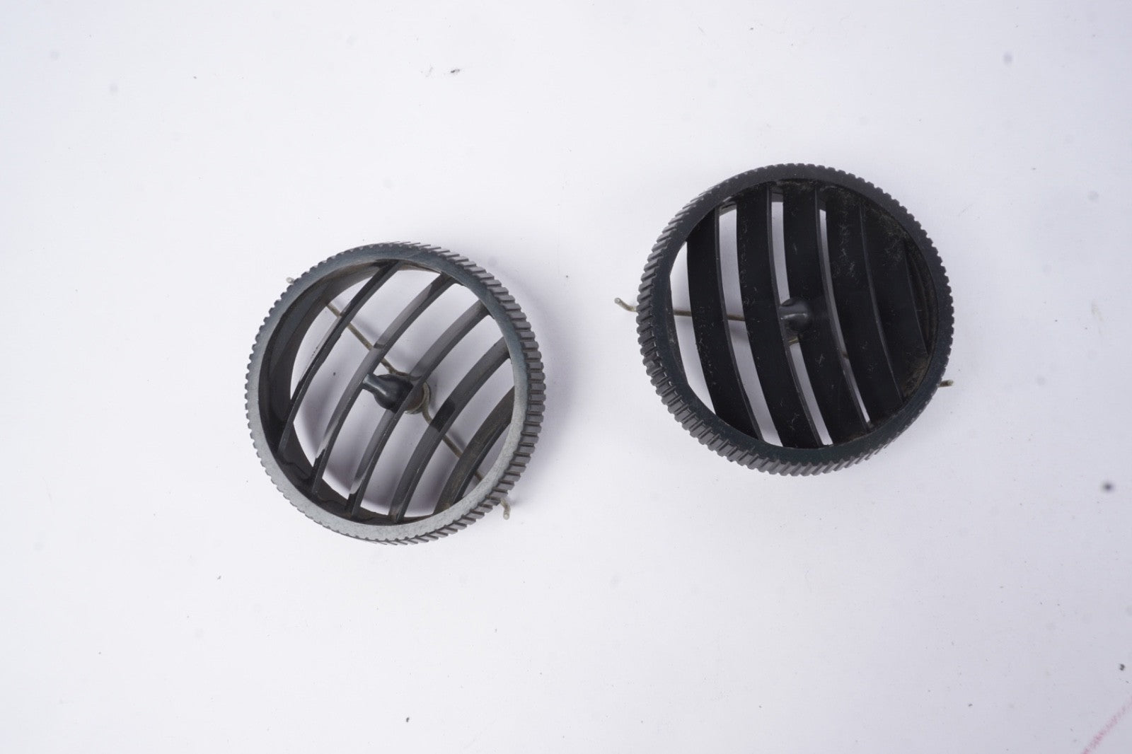 Clearance Kysor 3-1/8 in. Round Louver with 3 in. Mounting Diameter – 3299017