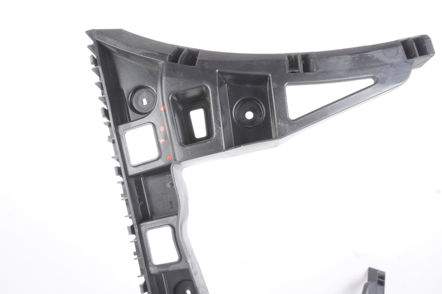 2012 - 2019 Volkswagen Passt Rear Bumper Center Mount Support Bracket OEM