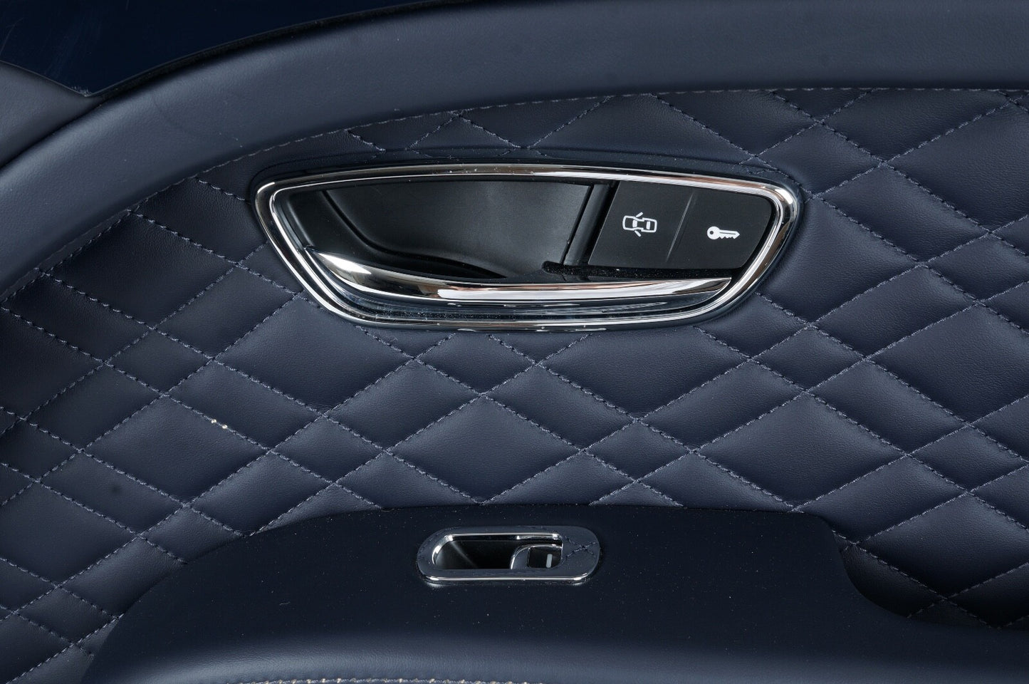 2010 - 2020 Bentley Mulsanne Front Right Passenger Door Panel Trim Cover