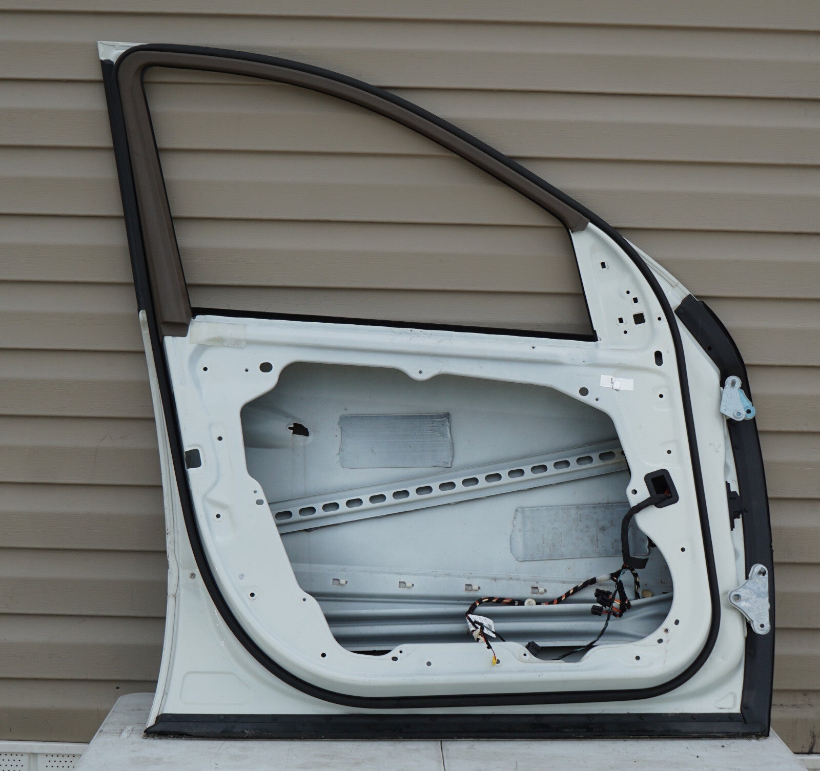 06 - 11 Mercedes W164 ML63 ML350 ML500 FRONT LEFT DRIVER SIDE DOOR SHELL OEM