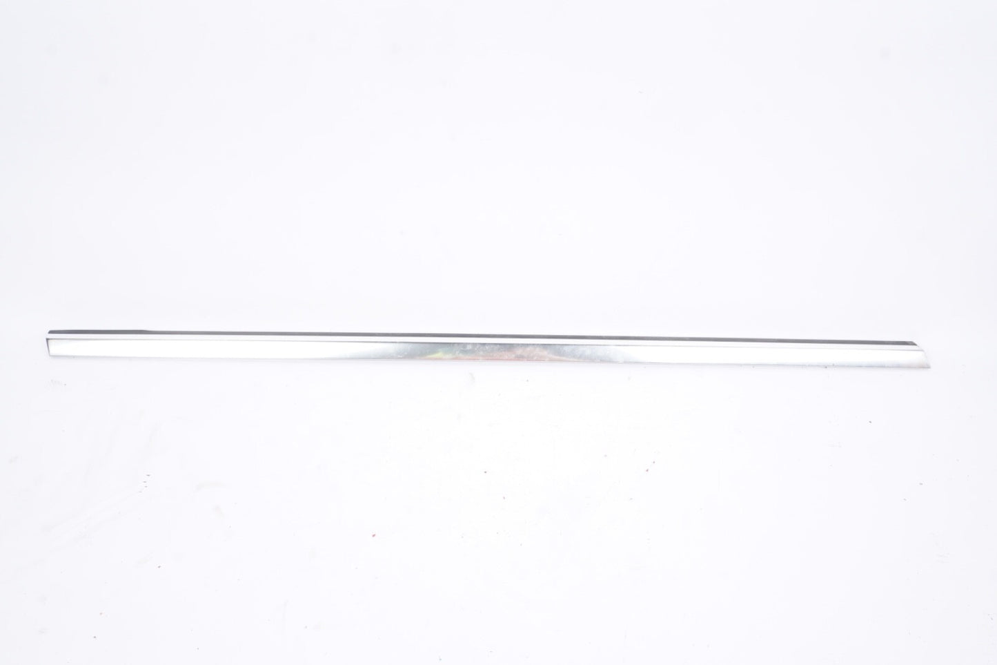 2015-2020 MERCEDES GLA250 X156 FRONT RIGHT SIDE DOOR WINDOW BELT MOLDING OEM